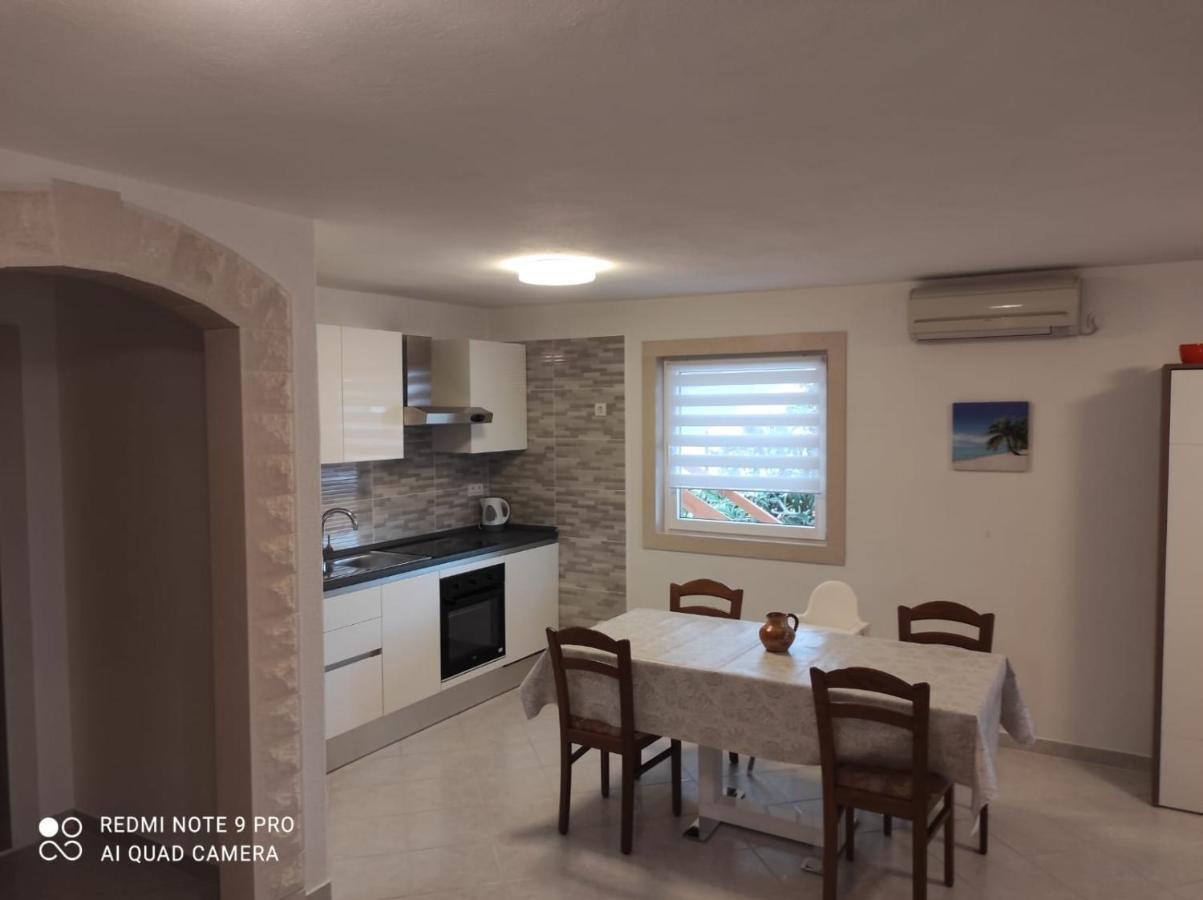 Apartments Marko Sutivan Insel Brac Eksteriør billede